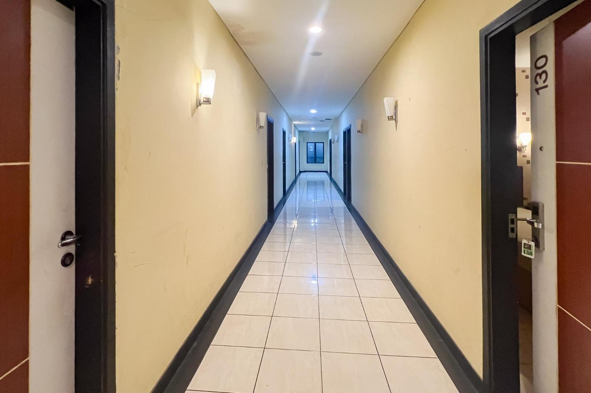 Urbanview Trisula Hotel Makassar Exterior photo