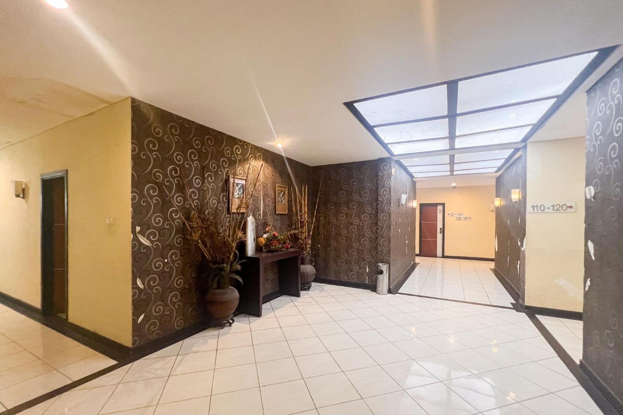 Urbanview Trisula Hotel Makassar Exterior photo