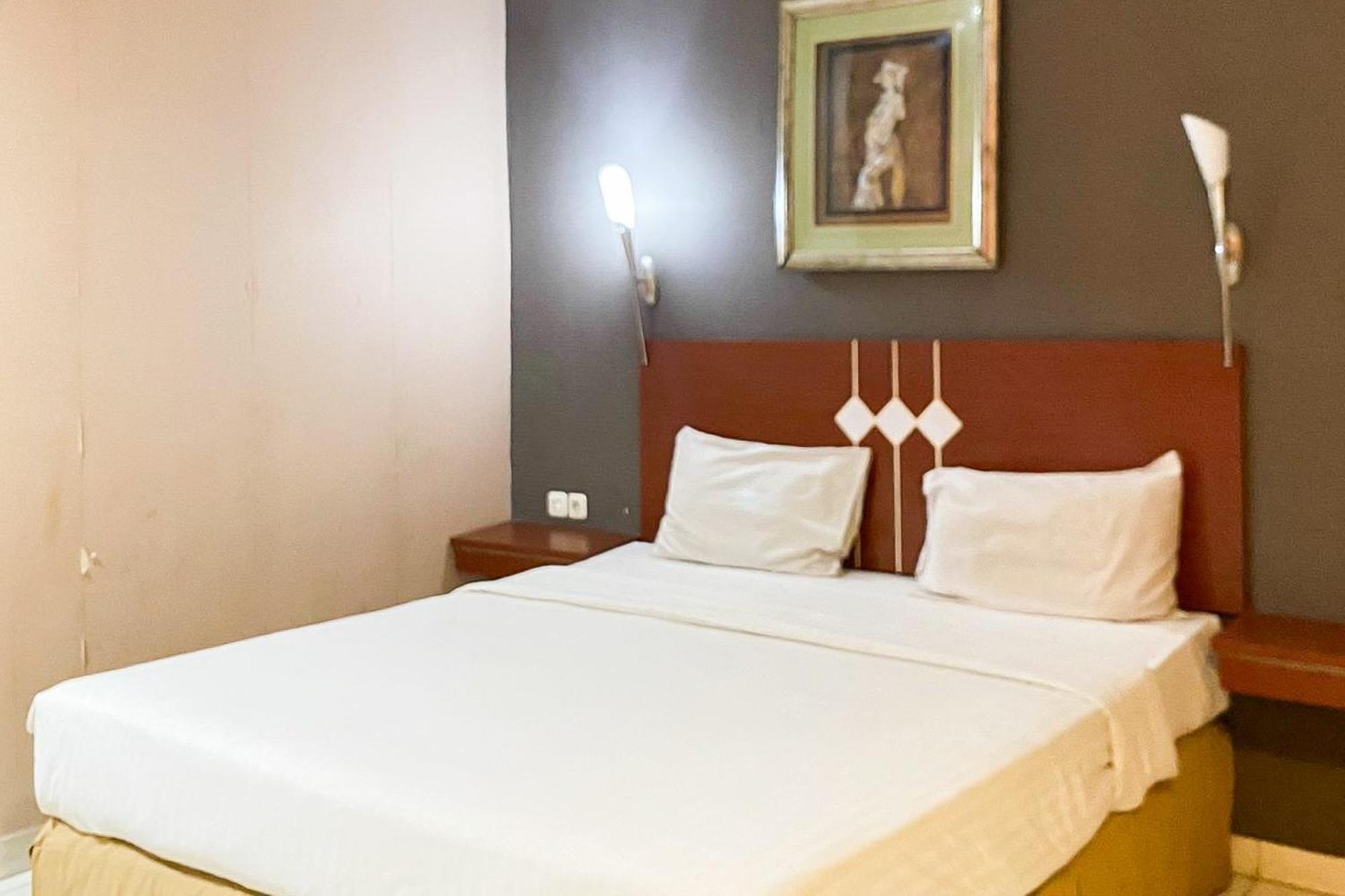 Urbanview Trisula Hotel Makassar Exterior photo