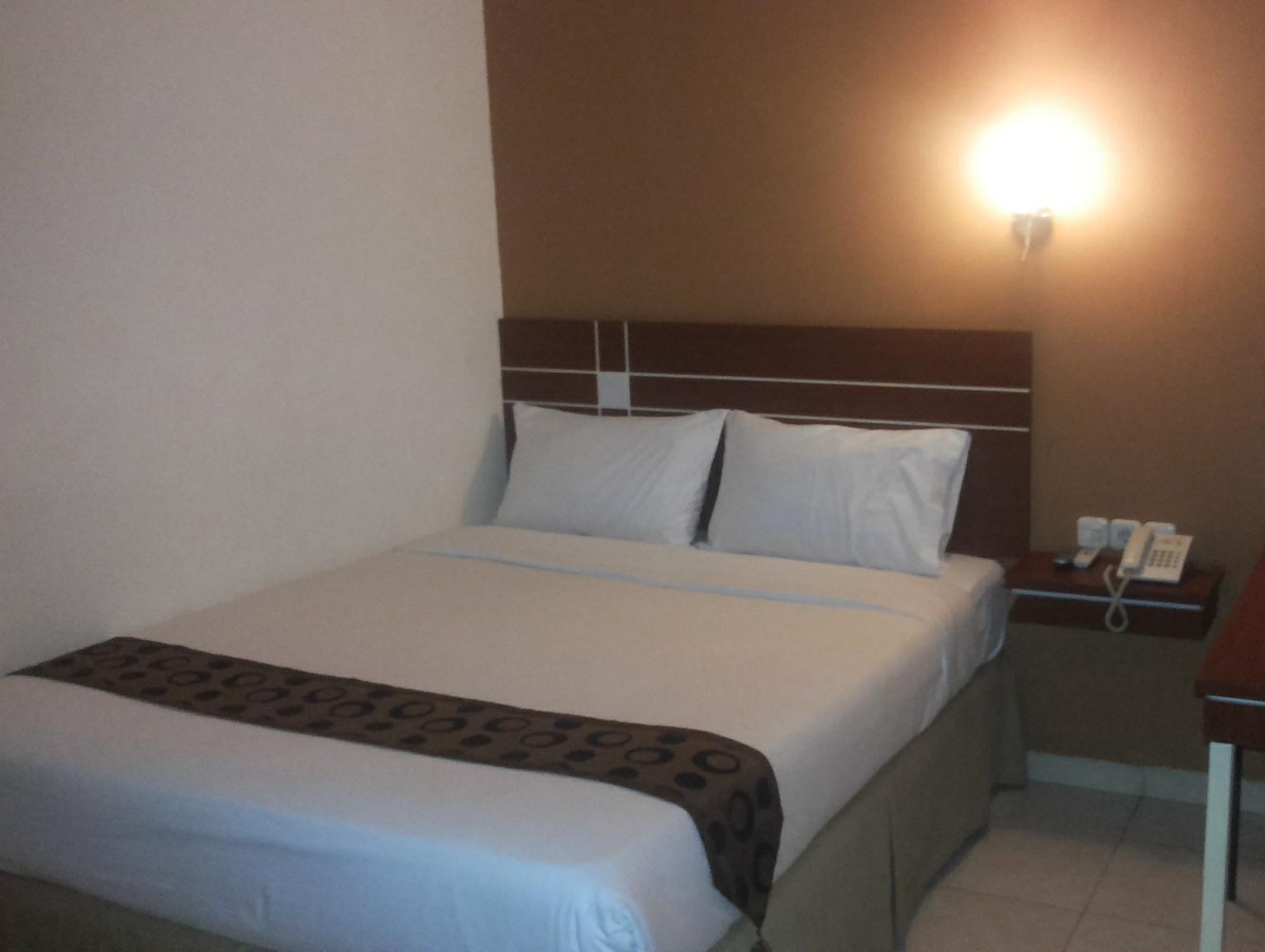 Urbanview Trisula Hotel Makassar Exterior photo